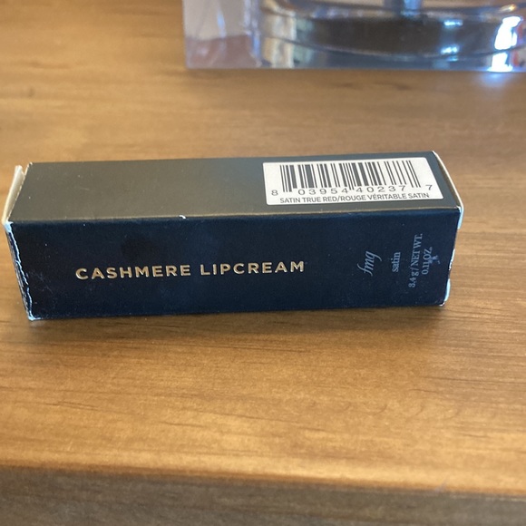 fmg Cashmere Lipcream - color is True Red - Picture 5 of 5